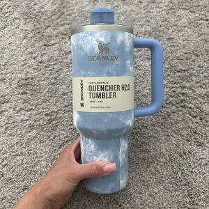 Stanley 40oz Tye Dye Blue/Purple •Brand New •Never used •willing to negotiate!
